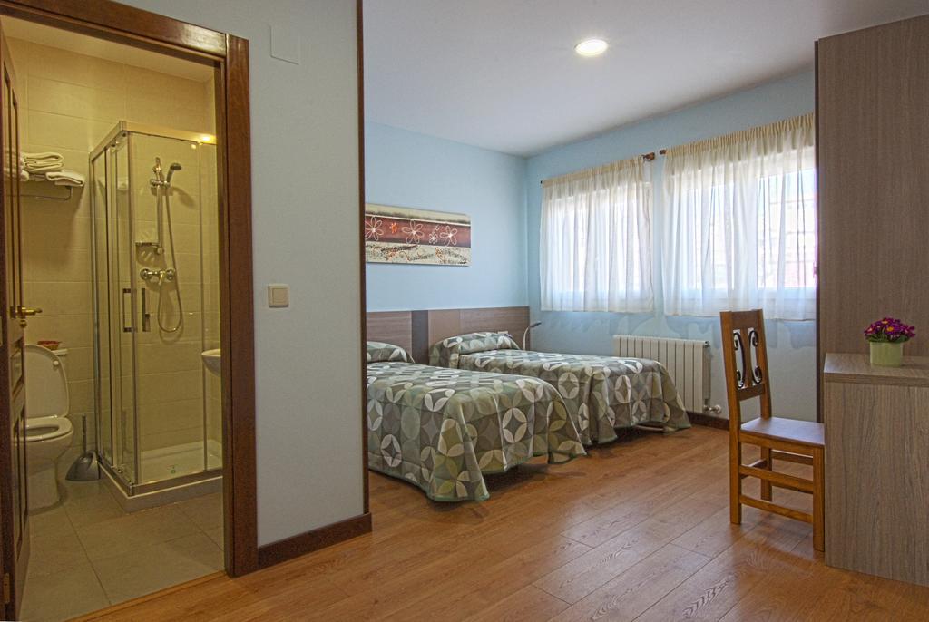Hostal-Bar Restaurante "La Fuente" Rabé de las Calzadas Εξωτερικό φωτογραφία