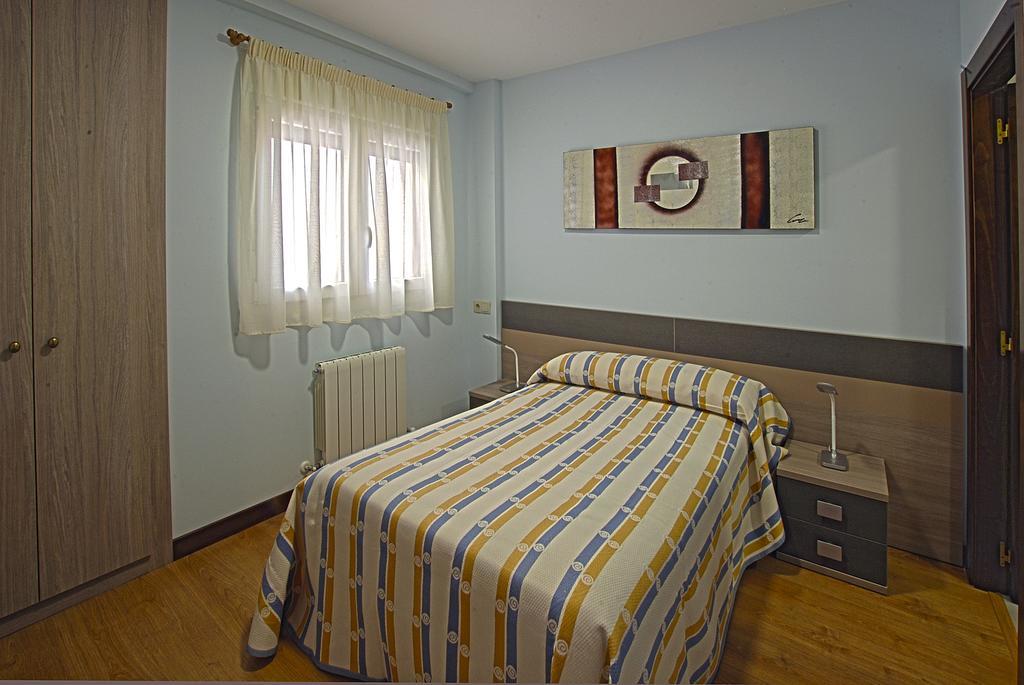 Hostal-Bar Restaurante "La Fuente" Rabé de las Calzadas Εξωτερικό φωτογραφία