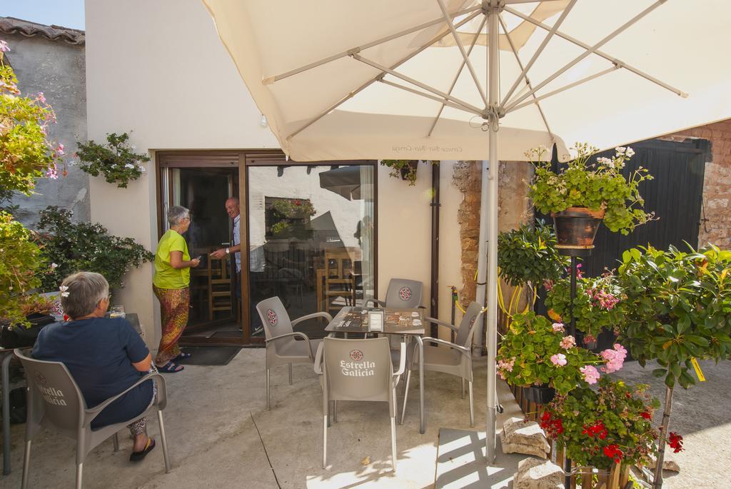 Hostal-Bar Restaurante "La Fuente" Rabé de las Calzadas Εξωτερικό φωτογραφία