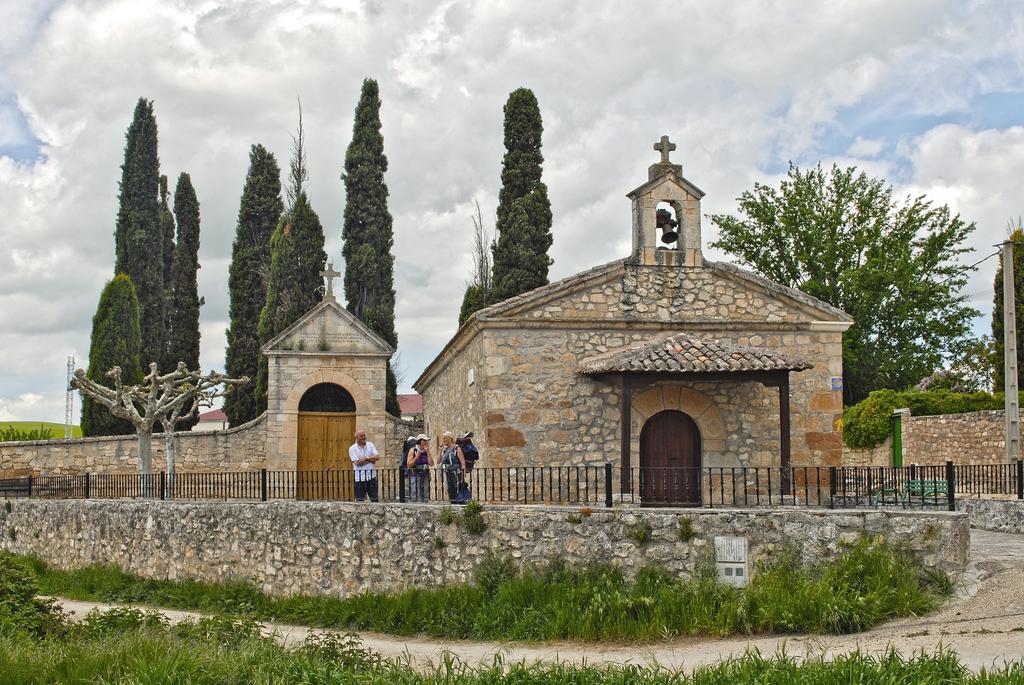 Hostal-Bar Restaurante "La Fuente" Rabé de las Calzadas Εξωτερικό φωτογραφία
