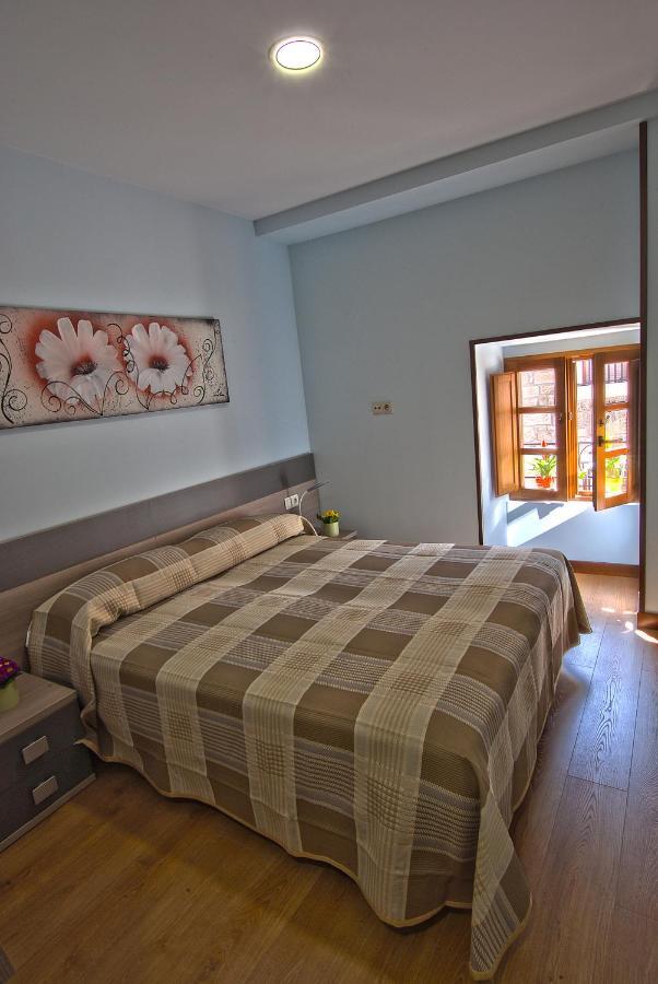 Hostal-Bar Restaurante "La Fuente" Rabé de las Calzadas Εξωτερικό φωτογραφία